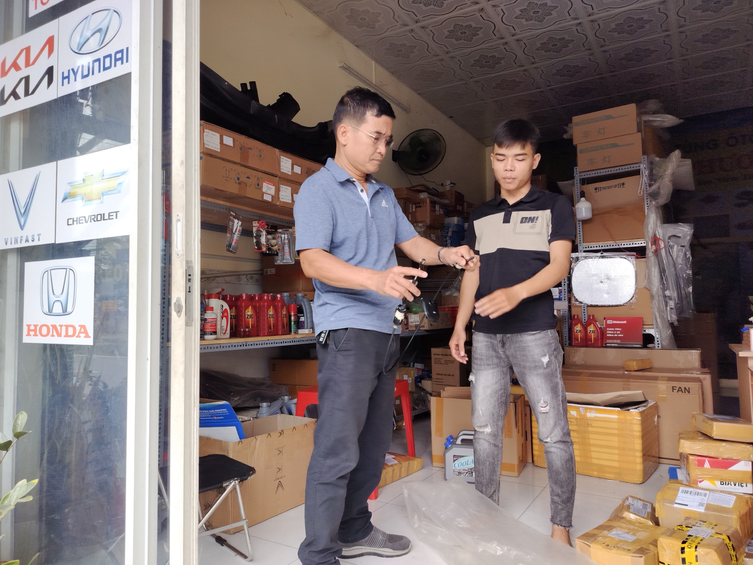 tại cửa hàng phụ tùng Liên Phương được nhân viên hỗ trợ tận tình tại cửa hàng phụ tùng Liên Phương được nhân viên hỗ trợ tận tình