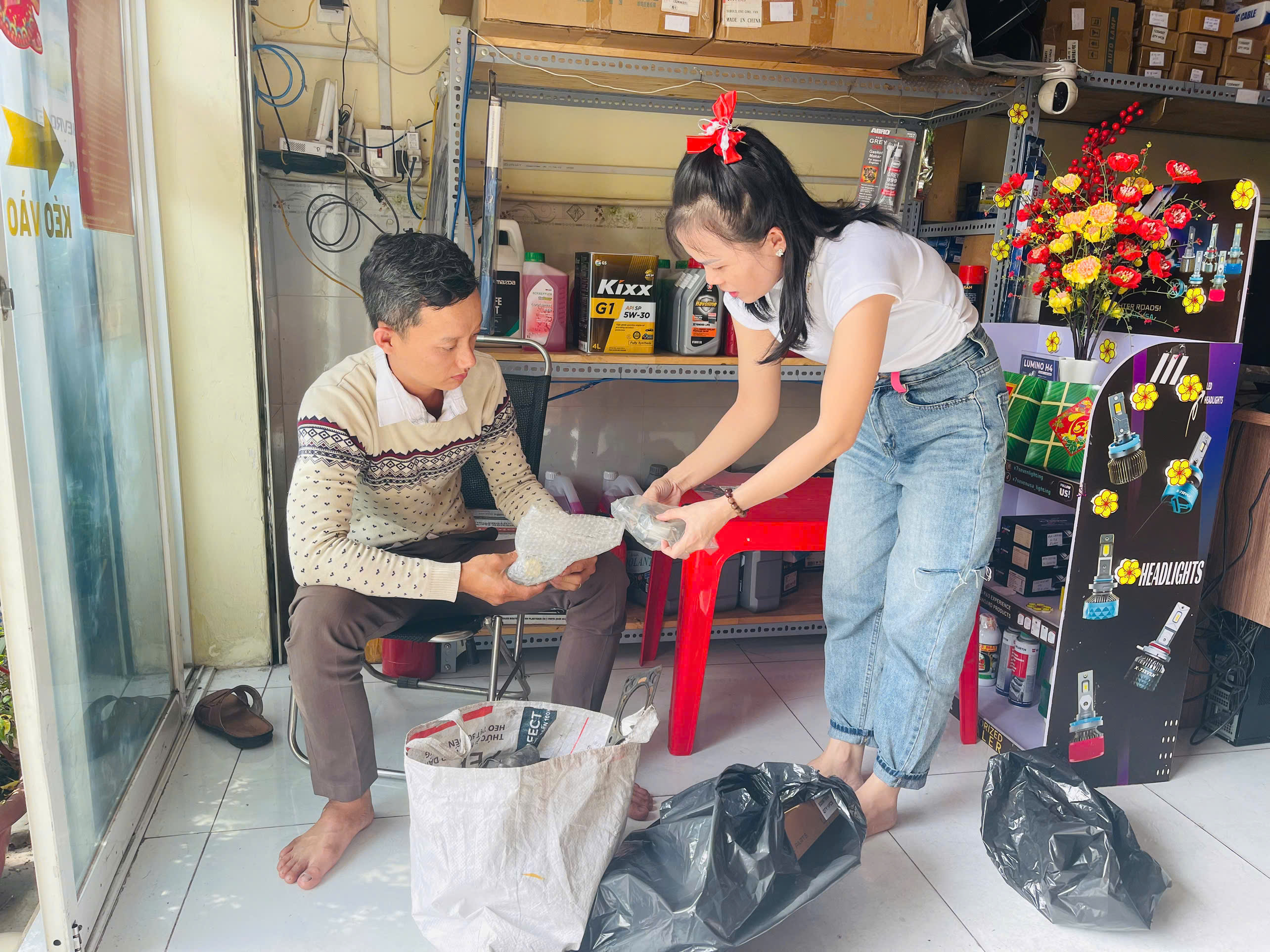 Lựa chọn và mua phụ tùng chất lượng tại cửa hàng phụ tùng ô tô Liên Phương Lựa chọn và mua phụ tùng chất lượng tại cửa hàng phụ tùng ô tô Liên Phương