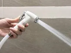 Có nên dùng vòi xịt để vệ sinh hậu môn trước khi quan hệ không? Mr1985