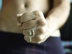 Kiềm chế xuất tinh khi quan hệ có ảnh hưởng gì không?