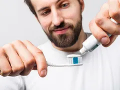 Có Nên Sử Dụng Kem Đánh Răng Chữa Xuất Tinh Sớm? Mr1985