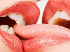 Những lợi ích khi hôn mà bạn chưa hề biết?