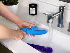 Sử Dụng Đồ Chơi Tình Dục Có Gây Hại Không?  Mr1985