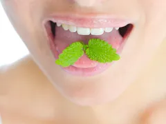 Cách giữ hơi thở luôn thơm mát