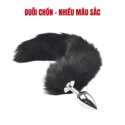 Đuôi chồn có plug inox gắn hậu môn.