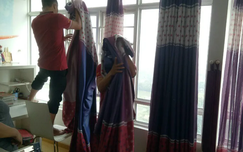 Cách giặt màn cửa nhung, gấm đúng cách tại nhà