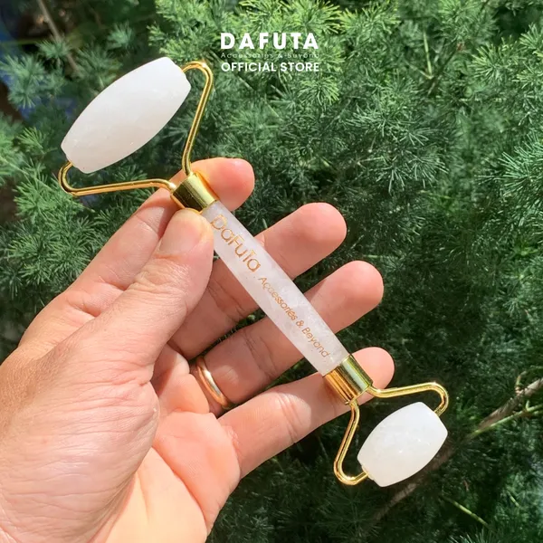 Thanh Lăn Massage Thạch Anh Trong Tự Nhiên Đạt Chuẩn PNJ Lab