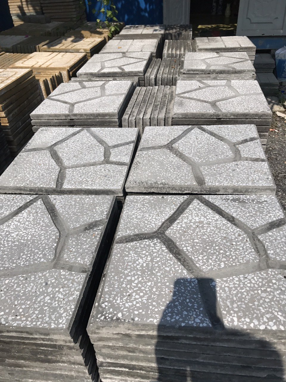 https://media.loveitopcdn.com/39249/gach-terrazzo-da-banh.jpg