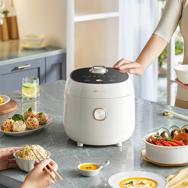 Nồi Cơm Điện 4L Bear RIC-H406GL, 800W, Lòng Nồi 6 Lớp Chống Dính, Hâm Nóng Hẹn Giờ, Bảo Hành 18 tháng