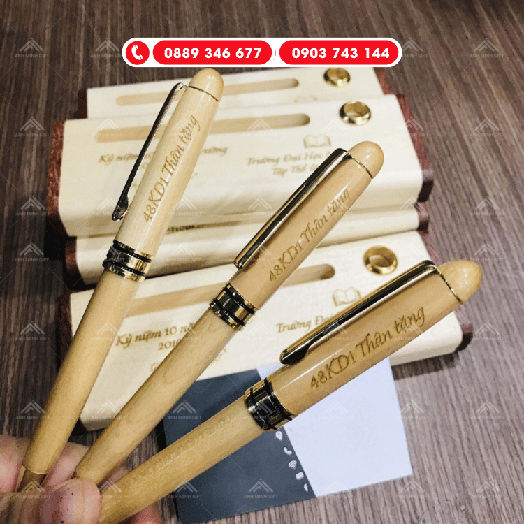 Bút gỗ quà tặng doanh nghiệp khắc laser tinh xảo