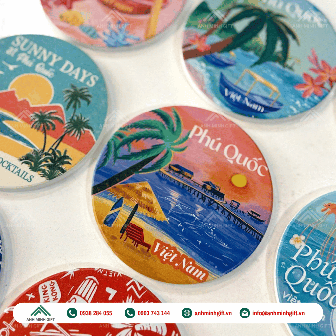 Ưu điểm vượt trội của lót ly sứ là khả năng in ấn màu sắc đa dạng.
