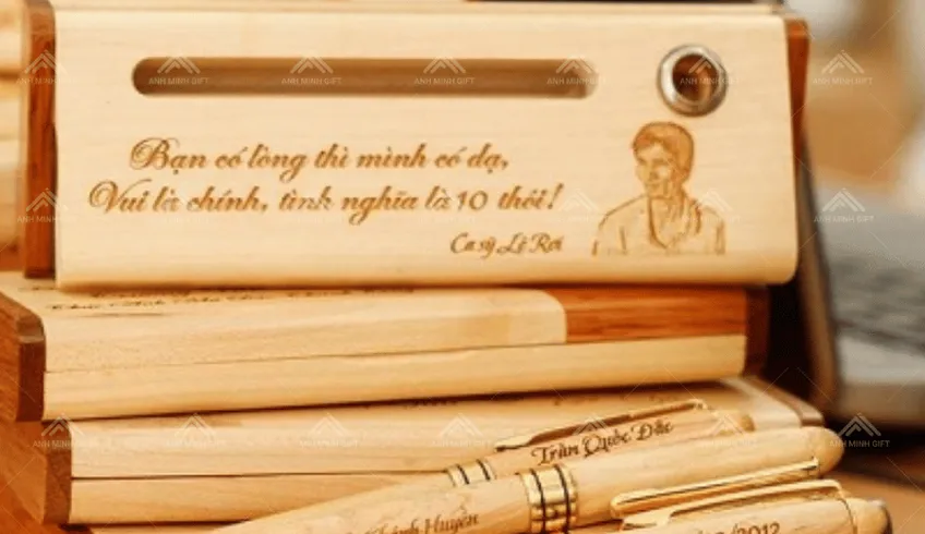 Sản phẩm quà tặng gỗ khắc laser sắc nét dành cho doanh nhân