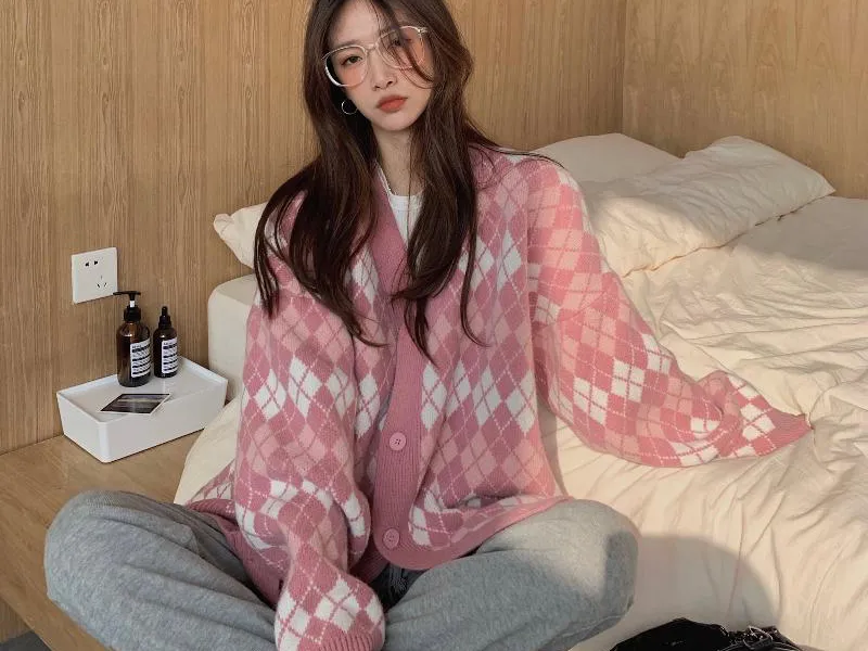 ÁO CADIGAN HÀN QUỐC PHỐI KẺ TRÁM (HỒNG TRẮNG)