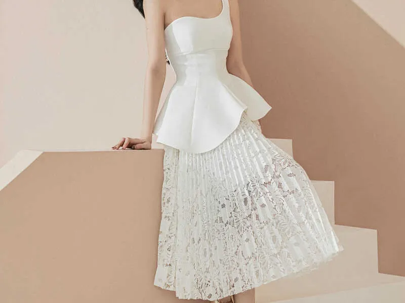 ĐẦM TIỂU THƯ CHÂN VÁY XẾP LY PHỐI ÁO PEPLUM (TRẮNG)