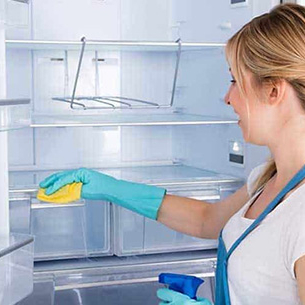 Chở tủ lạnh bằng xe máy