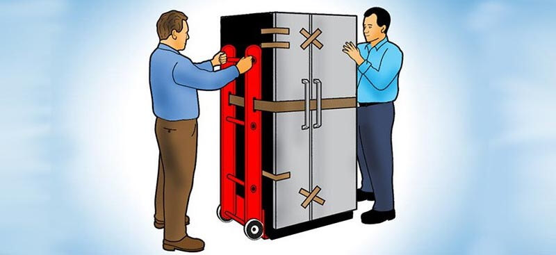 Chở tủ lạnh bằng xe máy