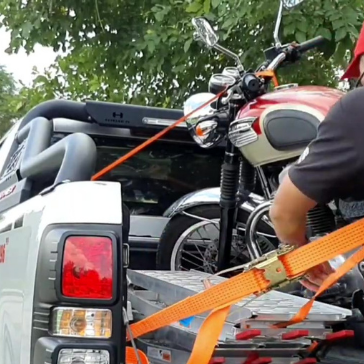 Cách chở xe máy trên xe bán tải an toàn