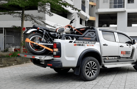 Cách chở xe máy trên xe bán tải an toàn