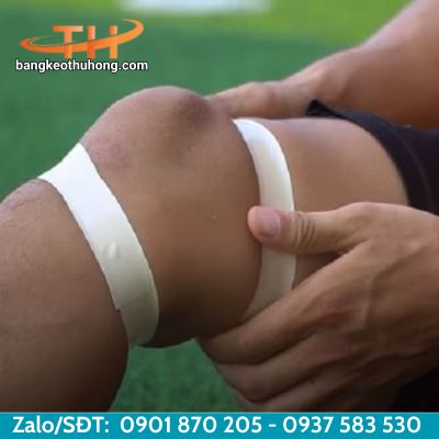 Dùng băng keo thể thao dán cơ hiệu quả Dùng băng keo thể thao dán cơ hiệu quả
