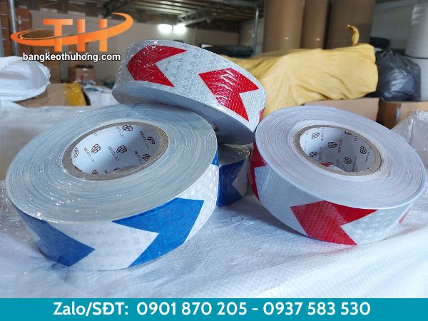 Băng keo phản quang dạng mũi tên Băng keo phản quang dạng mũi tên