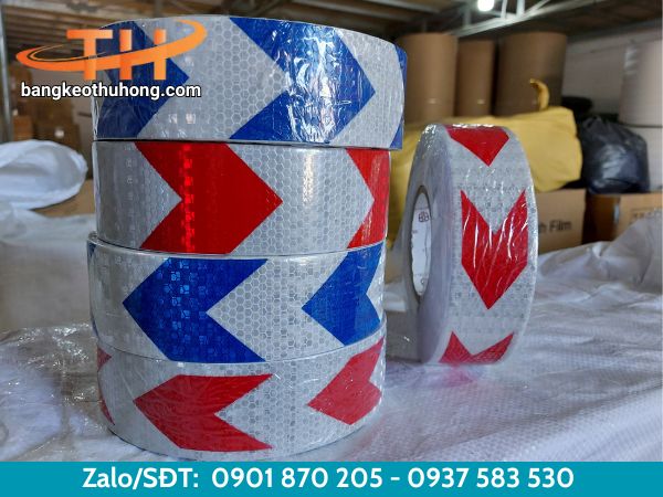 Băng keo dán nền nền trắng sọc mũi tên xanh đỏ Băng keo dán nền nền trắng sọc mũi tên xanh đỏ