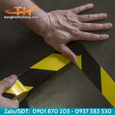 Băng keo dán nề sọc vàng đen bám dính tốt trên mọi bề mặt Băng keo dán nề sọc vàng đen bám dính tốt trên mọi bề mặt
