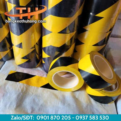Băng keo dán nền sọc vàng đen dùng để cảnh báo Băng keo dán nền sọc vàng đen dùng để cảnh báo