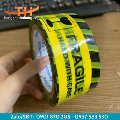 Băng keo hàng dễ vỡ có màu vàng đặc trưng Băng keo hàng dễ vỡ có màu vàng đặc trưng