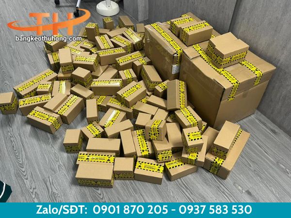 Các kiện hàng sử dụng băng keo hàng dễ vỡ Các kiện hàng sử dụng băng keo hàng dễ vỡ