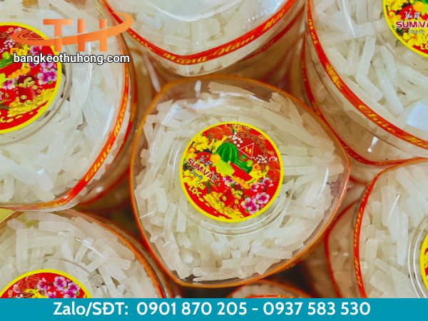 Dán hộp mứt kẹo bằng băng keo chúc mừng năm mới Dán hộp mứt kẹo bằng băng keo chúc mừng năm mới