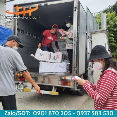 Giao hàng băng keo simili cho khách Giao hàng băng keo simili cho khách