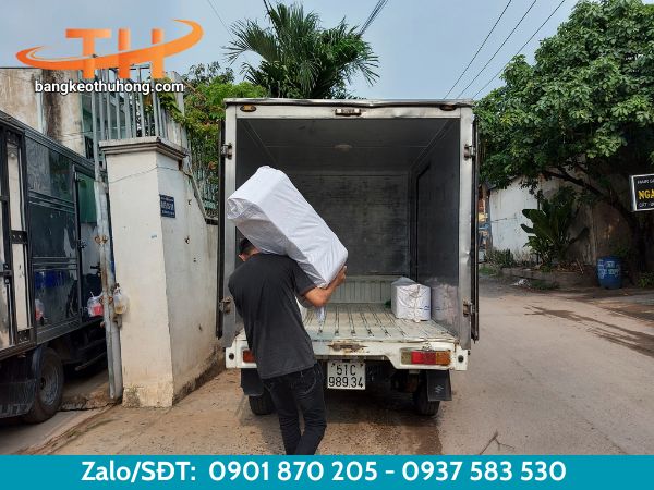 Giao hàng băng keo trong cho khách Giao hàng băng keo trong cho khách