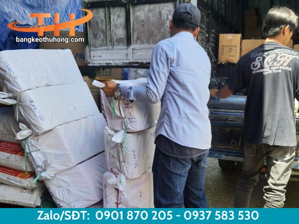 Hỗ trợ giao hàng băng keo vàng chanh cho khách Hỗ trợ giao hàng băng keo vàng chanh cho khách