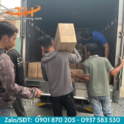 Giao hàng màng PE số lượng 100 thùng Giao hàng màng PE số lượng 100 thùng