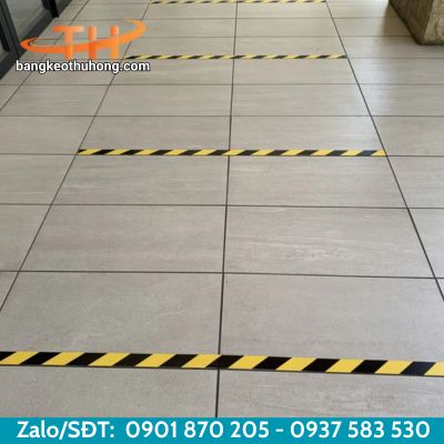 Phân chia khu vực với băng keo dán nề Phân chia khu vực làm việc với băng keo dán nề