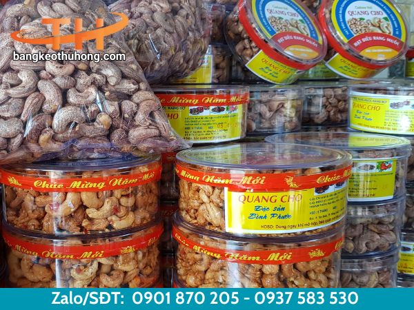 Trang trí hộp kẹo mứt bằng băng keo chúc mừng năm mới Trang trí hộp kẹo mứt bằng băng keo chúc mừng năm mới