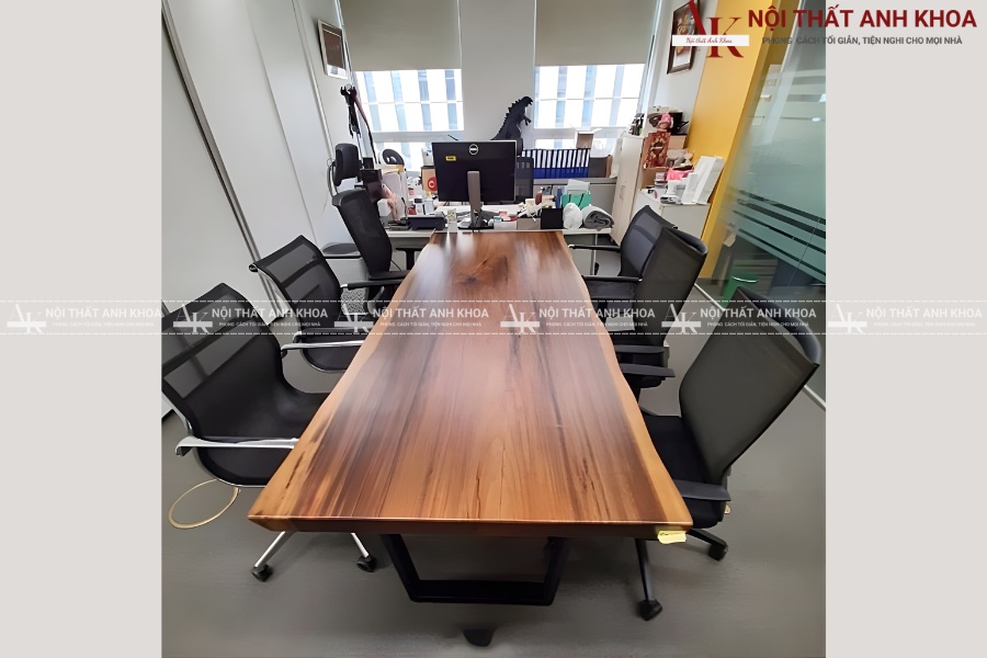 Bàn họp gỗ tự nhiên - Đẳng cấp và bền đẹp theo thời gian Bàn họp gỗ tự nhiên - Đẳng cấp và bền đẹp theo thời gian