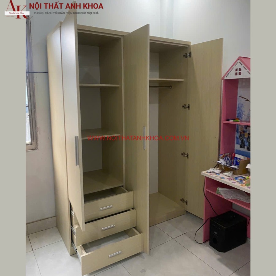 Bên trong tủ quần áo 3 cánh gỗ công nghiệp Bên trong tủ quần áo 3 cánh gỗ công nghiệp