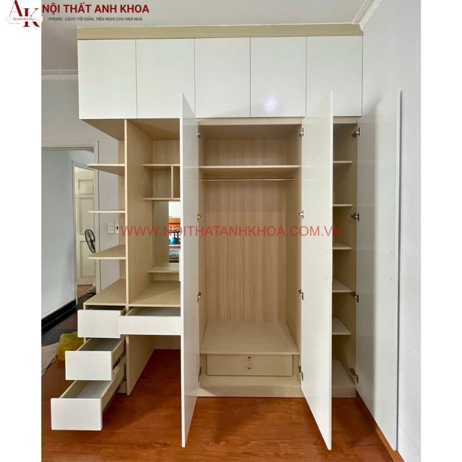 Không gian lưu trữ rộng rãi của tủ quần áo gỗ công nghiệp Không gian lưu trữ rộng rãi của tủ quần áo gỗ công nghiệp