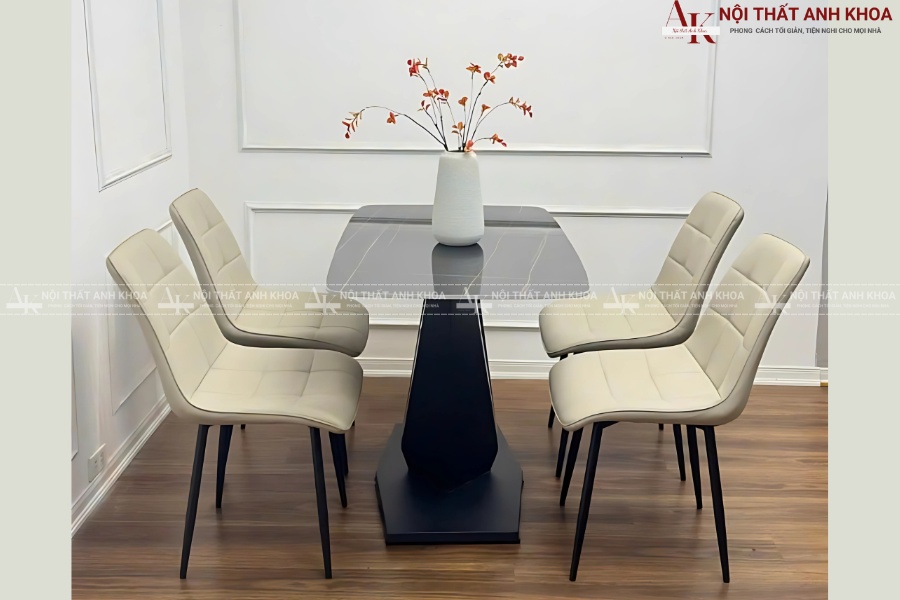 Bàn ăn mặt đá 4 ghế chống trầy, dễ vệ sinh Bàn ăn mặt đá 4 ghế chống trầy, dễ vệ sinh