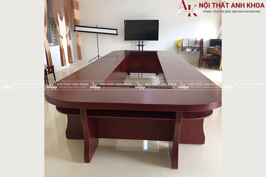 Bàn họp Oval gỗ tự nhiên sơn PU - Sang trọng vượt thời gian Bàn họp Oval gỗ tự nhiên sơn PU - Sang trọng vượt thời gian