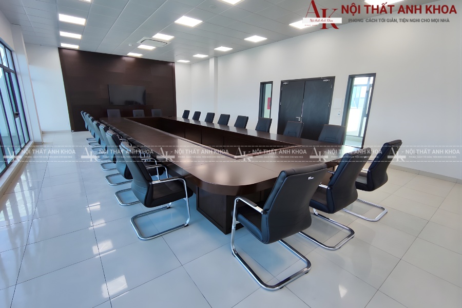 Bàn họp Oval với hệ thống tích hợp công nghệ Bàn họp Oval với hệ thống tích hợp công nghệ