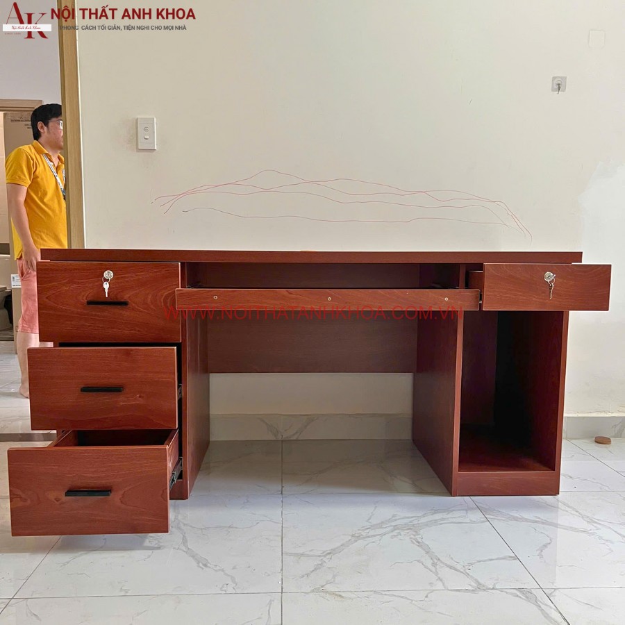 Bàn làm việc gỗ công nghiệp MDF cứng cáp, bền bỉ Bàn làm việc gỗ công nghiệp MDF cứng cáp, bền bỉ