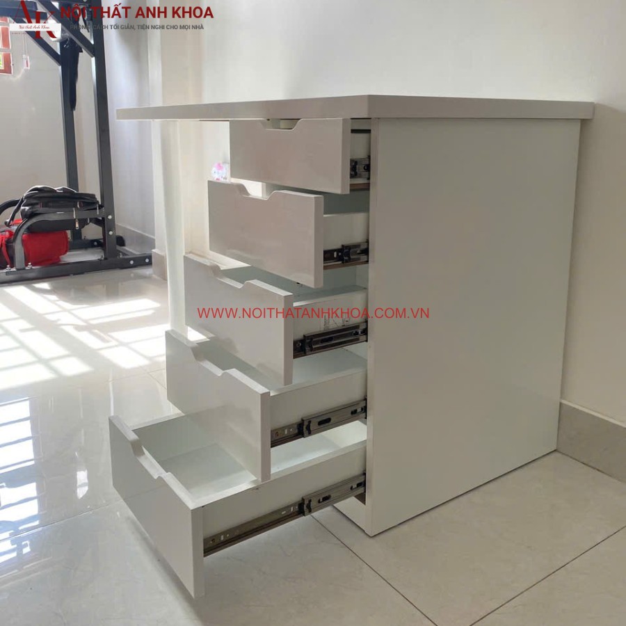 Bàn làm việc gỗ công nghiệp nhiều ngăn kéo tiện lợi Bàn làm việc gỗ công nghiệp nhiều ngăn kéo tiện lợi