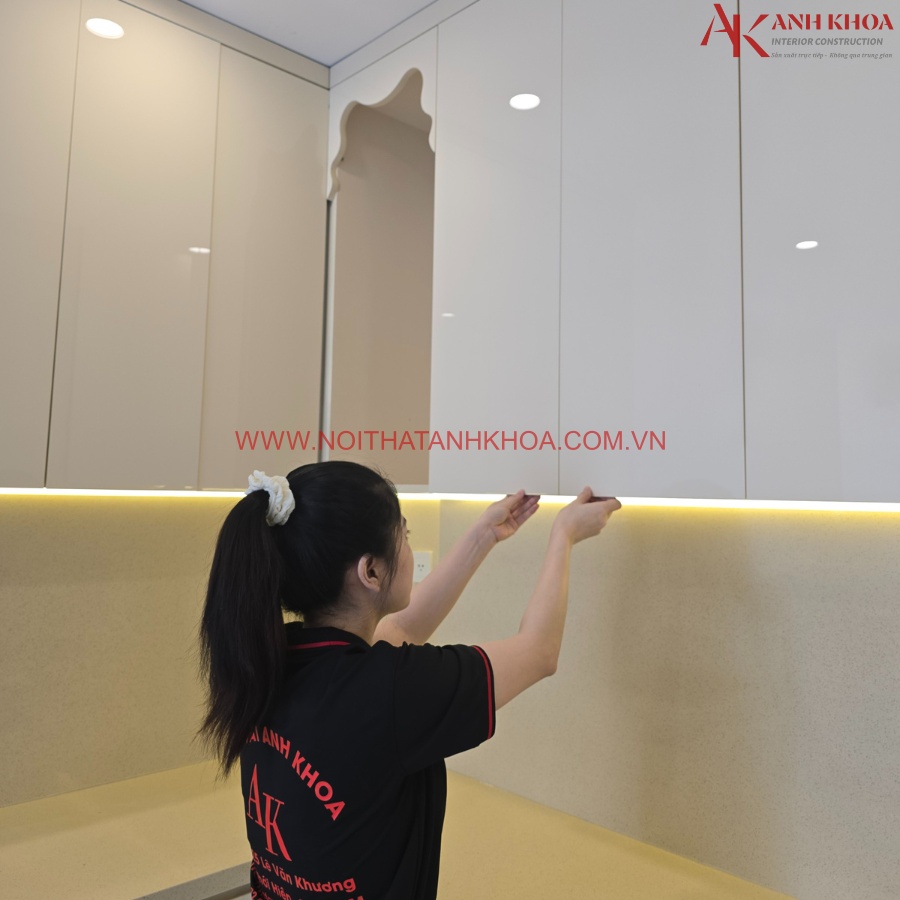 Độ hoàn thiện sắc sảo trên từng chi tiết của bề mặt tủ Độ hoàn thiện sắc sảo trên từng chi tiết của bề mặt tủ