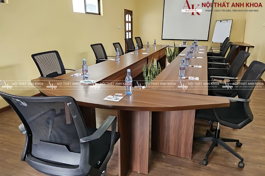 Mẫu bàn họp gỗ tự nhiên được ưa chuộng nhất năm 2025 Mẫu bàn họp gỗ tự nhiên được ưa chuộng nhất năm 2025