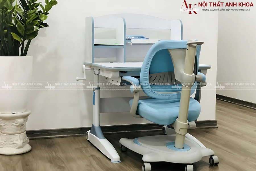 Nguyên nhân gù lưng: Sai lầm từ chiếc ghế bàn học Nguyên nhân gù lưng: Sai lầm từ chiếc ghế bàn học