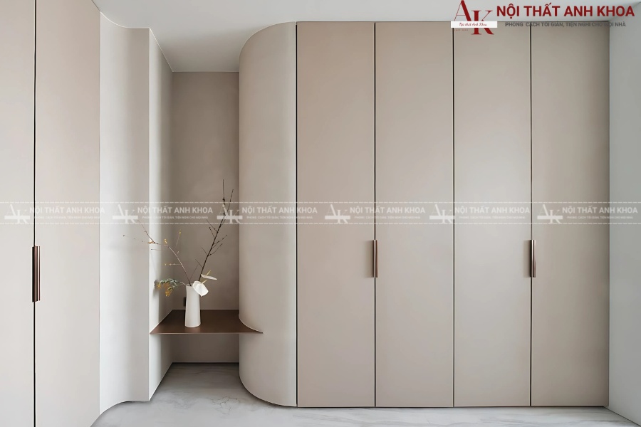 Sử dụng tủ quần áo để che góc khuyết Sử dụng tủ quần áo để che góc khuyết