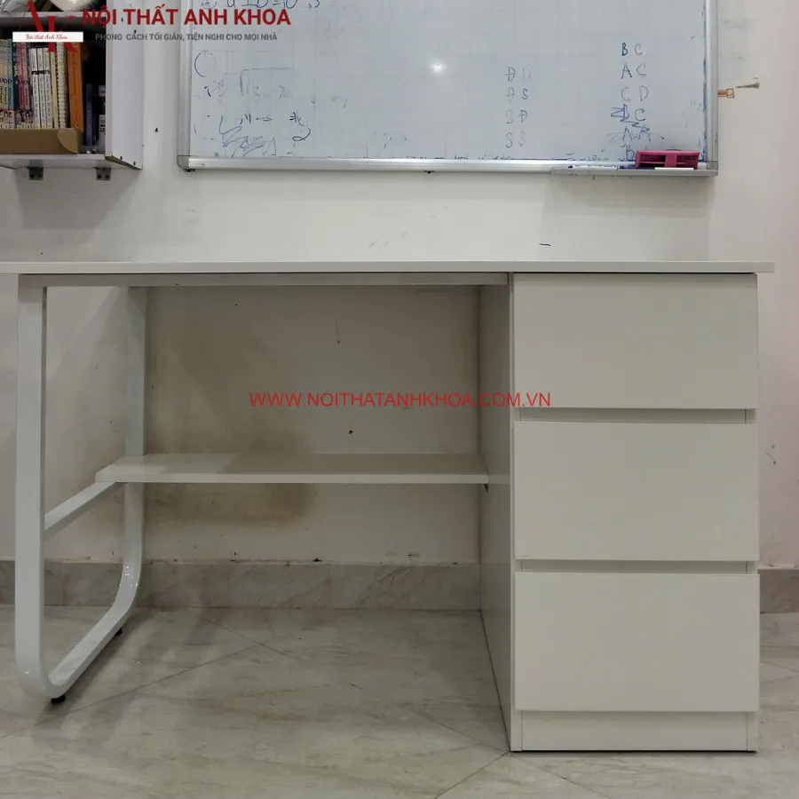 Bàn Làm Việc Gỗ Công Nghiệp Chân Sắt Cứng Cáp