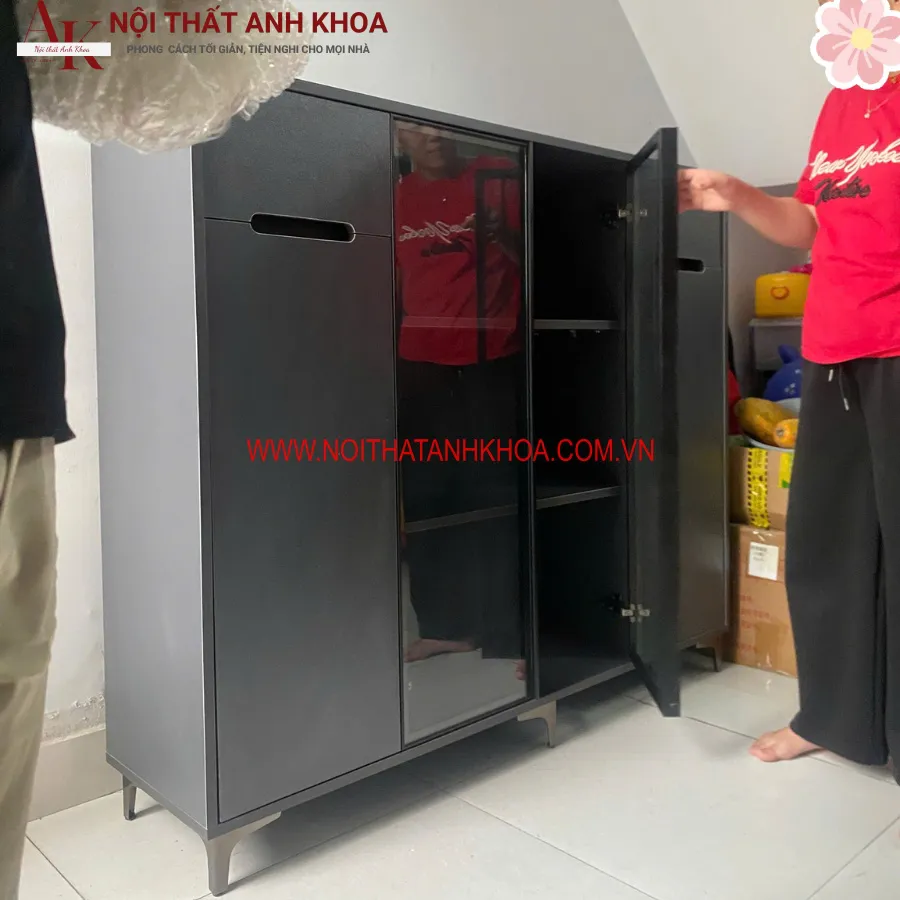 Tủ Bếp Đa Năng Màu Óc Chó Kết Hợp Cánh Kính